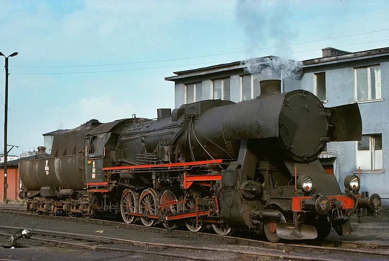 Kto wynalazł parowóz? Odkryj fascynującą historię i twórców lokomotyw