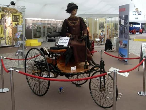 Kto wynalazł samochód i dlaczego to zmieniło świat motoryzacji