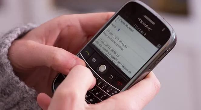 Pierwszy SMS na świecie – historia, która zmieniła komunikację